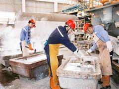 “鋅火”淬匠心 攻堅(jiān)破難關(guān)——記“全國質(zhì)量信得過班組”馳宏新材料廠鋅熔鑄熱鍍合金班